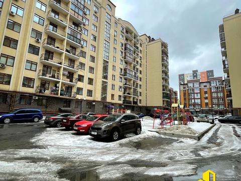 комерційна за адресою Західна вул., 10