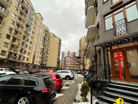 комерційна за адресою Західна вул., 10