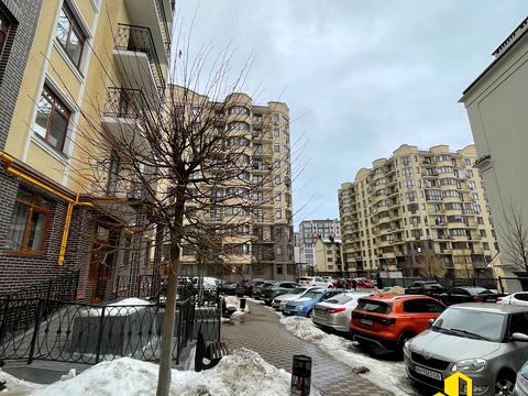комерційна за адресою Західна вул., 10