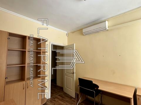 комерційна за адресою Гоголівська вул., 9-Б