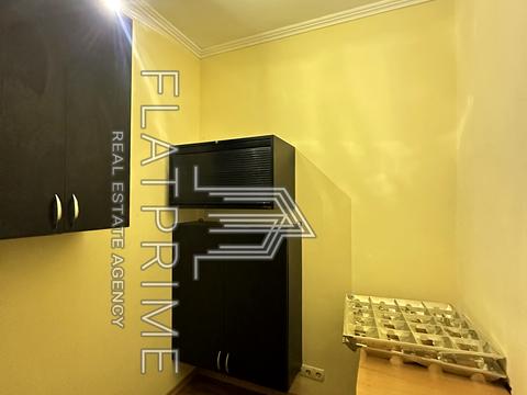 комерційна за адресою Гоголівська вул., 9-Б