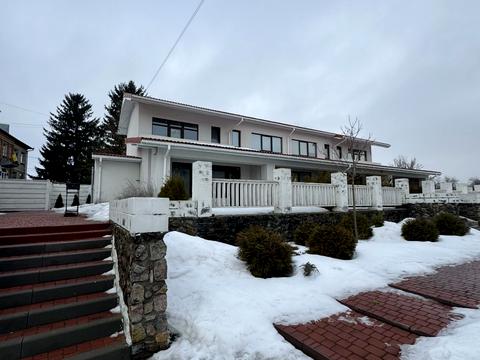 будинок за адресою Центральна, 2Б