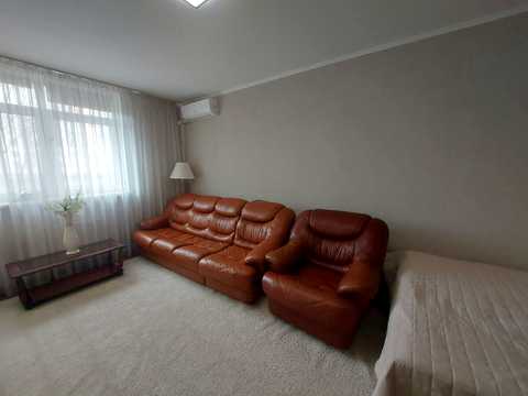 квартира за адресою Сім'ї Кульженків вул. (Петра Дегтяренка), 33