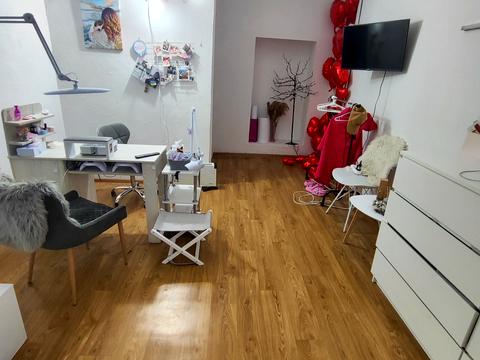 комерційна за адресою Королеви Єлизавети ІІ вул. (Глинки), 18