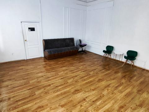 комерційна за адресою Королеви Єлизавети ІІ вул. (Глинки), 18