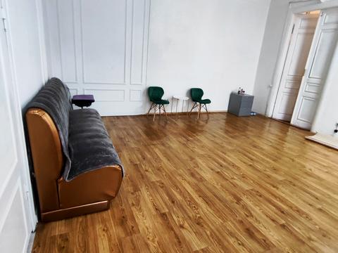 комерційна за адресою Королеви Єлизавети ІІ вул. (Глинки), 18