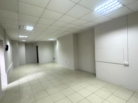 комерційна за адресою Степана Дем'янчука вул., 1б