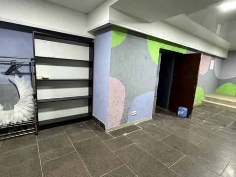 комерційна за адресою Драгоманова, 32