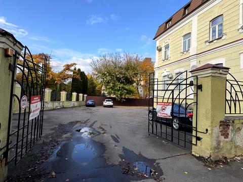 комерційна за адресою Драгоманова, 32