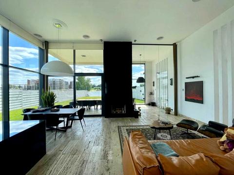 дом по адресу Набережно-Северская ул.