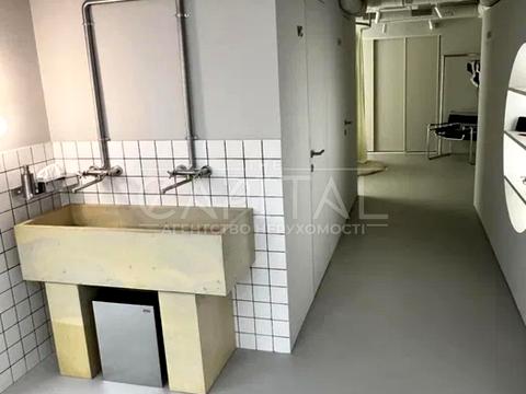 комерційна за адресою Басейна вул., 1/2