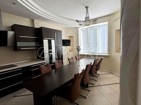 комерційна за адресою Київ, Євгена Коновальця вул. (Щорса), 32-Г