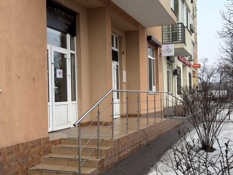 комерційна за адресою Вінстона Черчилля вул. (Червоноткацька), 43