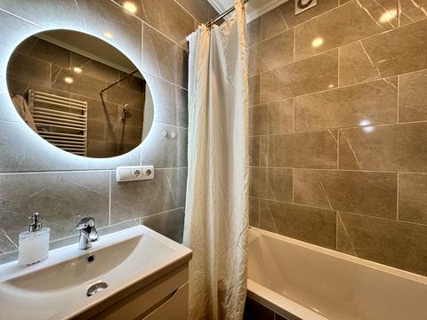 квартира за адресою Богдана Хмельницького вул., 57-Г