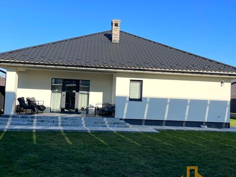 будинок за адресою Молодіжна