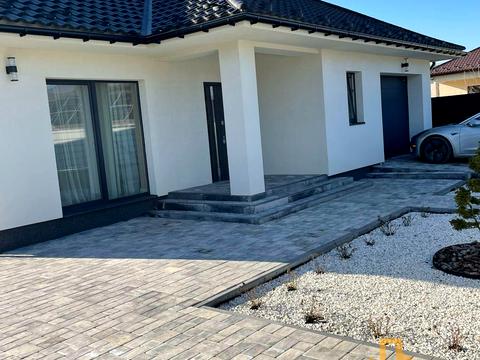 будинок за адресою Молодіжна