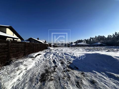 ділянка за адресою Євгена Плужника, 6