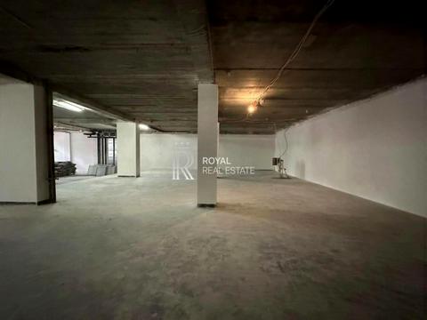 комерційна за адресою Хрещатик вул. (Kreschatic), 182