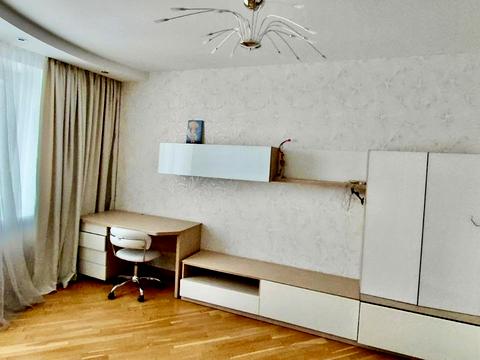 квартира за адресою Київ, Богатирська вул., 18-А