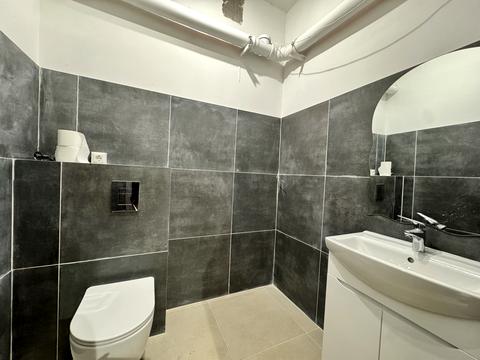 коммерческая по адресу Європейська ул., 1