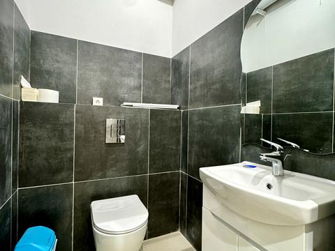 коммерческая по адресу Європейська ул., 1