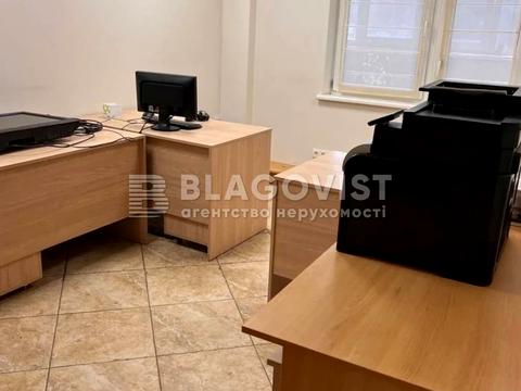 комерційна за адресою Георгія Гонгадзе просп. (Радянської України), 18-Д