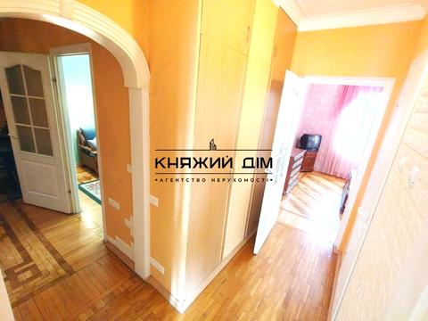 квартира за адресою Анни Ахматової вул., 6