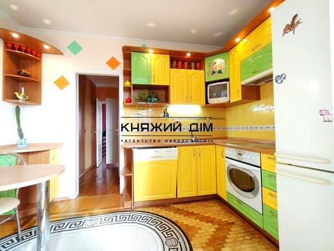 квартира за адресою Анни Ахматової вул., 6