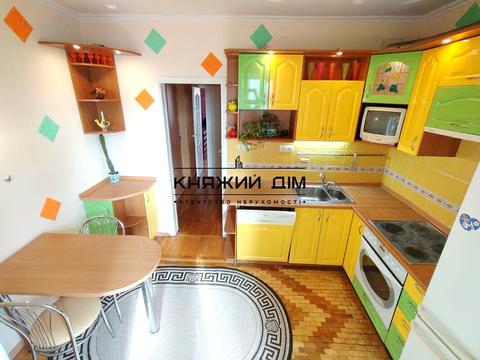 квартира за адресою Анни Ахматової вул., 6