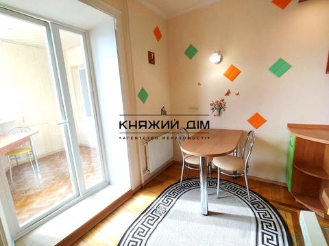 квартира за адресою Анни Ахматової вул., 6