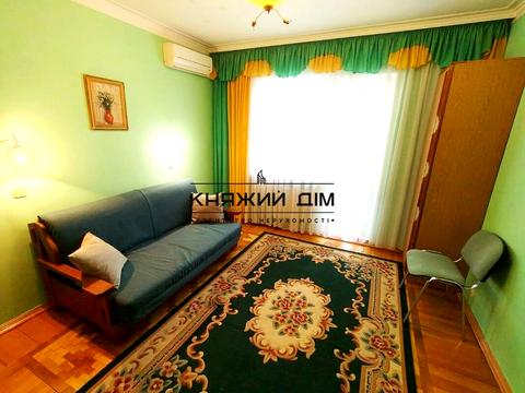 квартира за адресою Анни Ахматової вул., 6