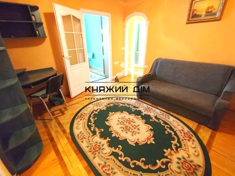 квартира за адресою Анни Ахматової вул., 6