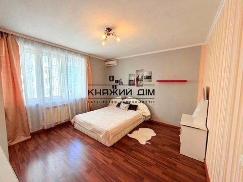 квартира за адресою Дніпровська набережна вул., 19-А