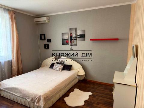 квартира за адресою Дніпровська набережна вул., 19-А