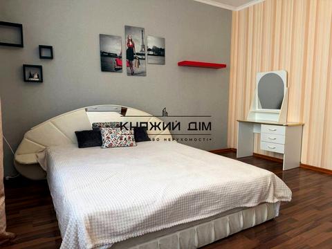 квартира за адресою Дніпровська набережна вул., 19-А