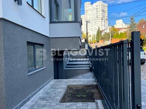 комерційна за адресою Яготинська вул., 4/10