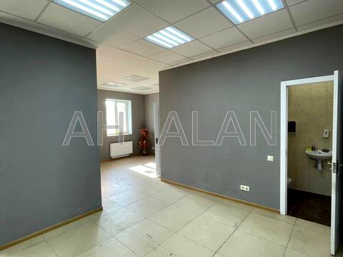 комерційна за адресою Юрія Шумського вул., 5