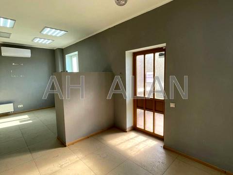 комерційна за адресою Юрія Шумського вул., 5