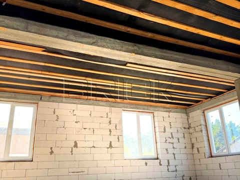 будинок за адресою Євгена Плужника вул.