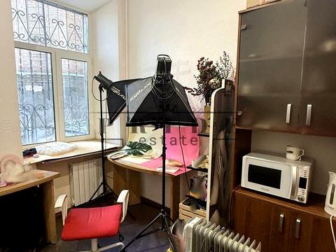 комерційна за адресою Костельна вул., 9