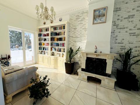 будинок за адресою Набережна вул.