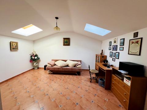 будинок за адресою Набережна вул.