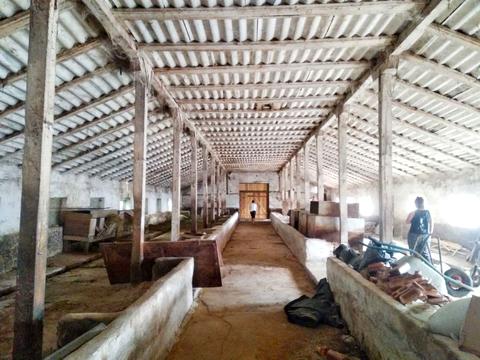 комерційна за адресою Центральна, 165/Б