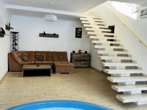 будинок за адресою Набережна вул.