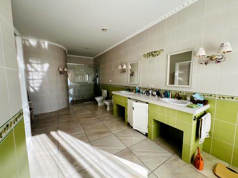 будинок за адресою Набережна вул.