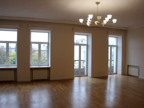 коммерческая по адресу Евгения Чикаленко ул. (Пушкінська), 21