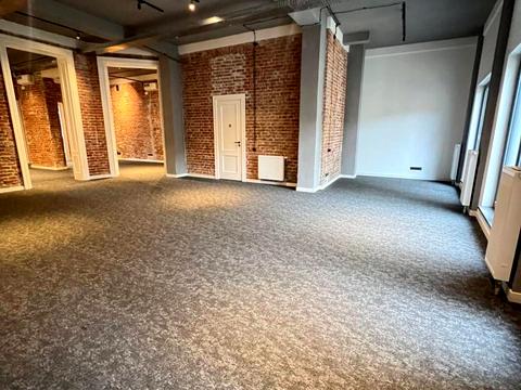 комерційна за адресою Гетьмана Петра Дорошенка вул. (Жовтнева), 37