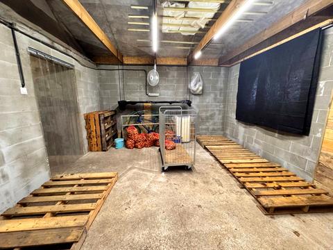 комерційна за адресою низова, 100