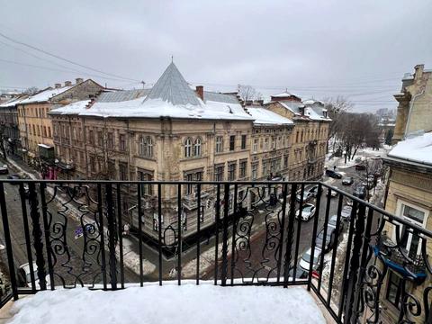 комерційна за адресою Гетьмана Петра Дорошенка вул. (Жовтнева), 37