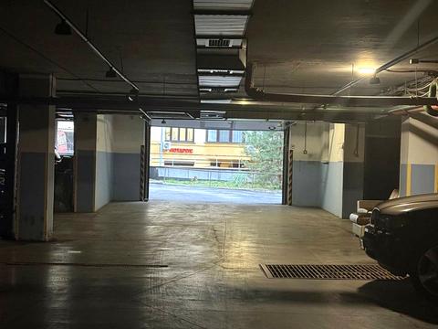 паркомісце за адресою Дмитрівська вул., 69